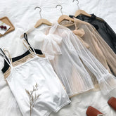 Transparente Netzbluse mit Trompetenärmeln und Fliege